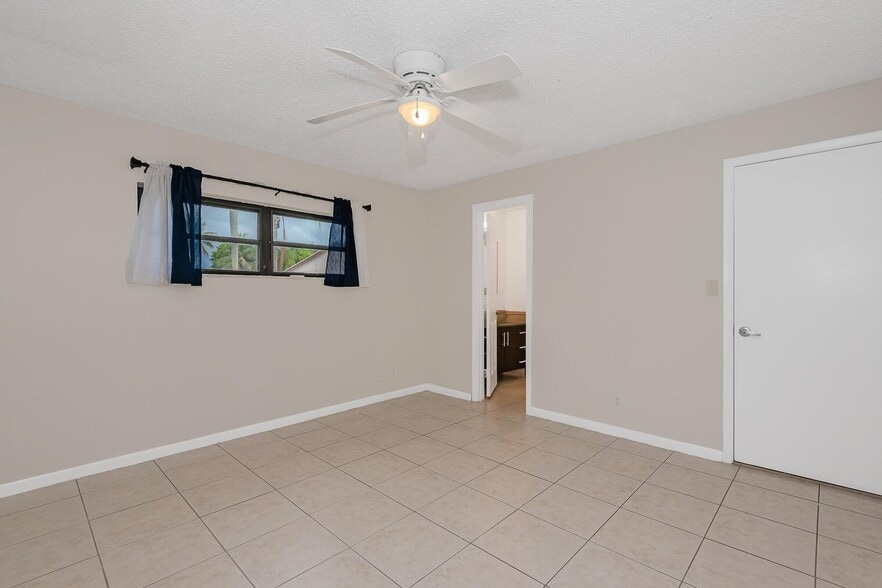 Building Photo - 2831 NW 51st Ter