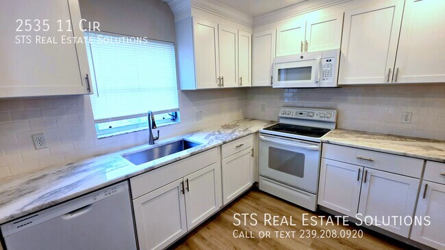Building Photo - 2535 11 Cir-