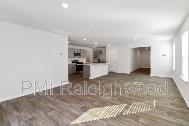 Building Photo - 258 Palm Dr