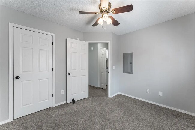 Building Photo - 3501 SW Landau Ct