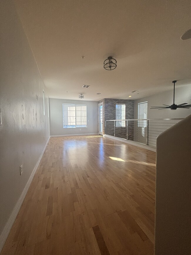 Huge bonus room on 2nd floor - 615 E Portland St