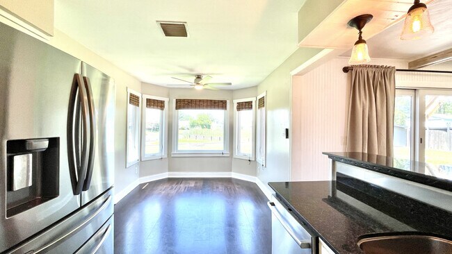 Building Photo - 1120 Revelstroke Ct