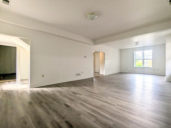 Building Photo - 5552 Black St