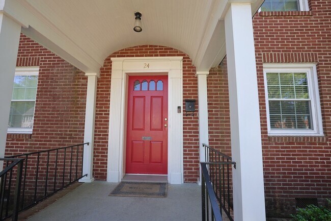 Building Photo - Beautiful 3BR/1.5BA Home in Newport News, VA - Move-in Ready!