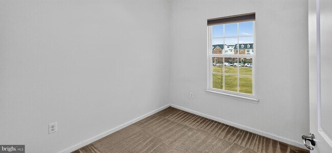 Building Photo - 5363 S Center Dr