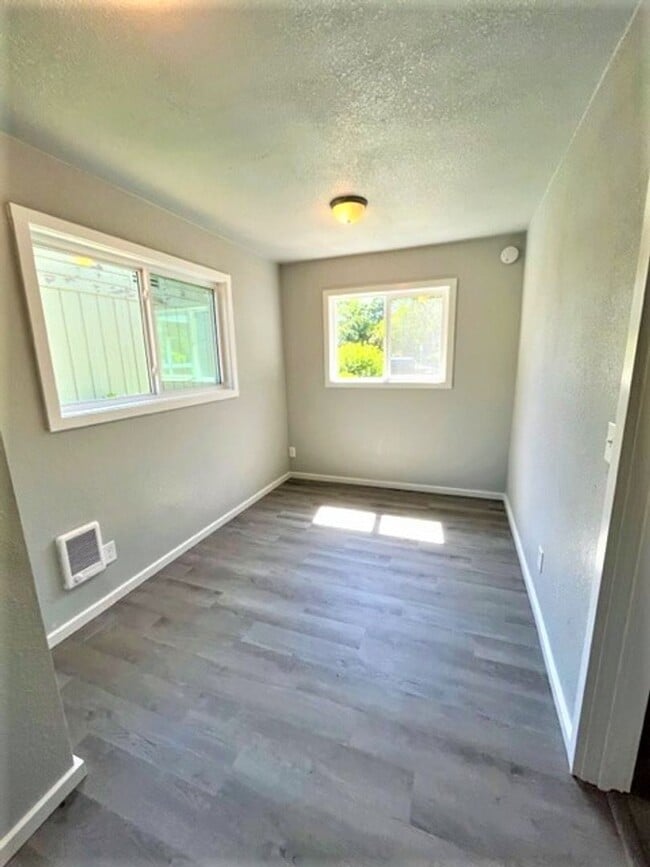 Building Photo - Half off first full month! 2 Bedroom 1 Bat...