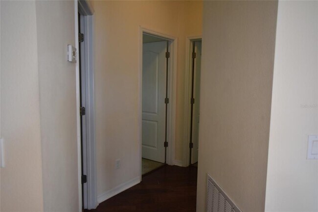 Building Photo - 708 Lake Tarpon Way