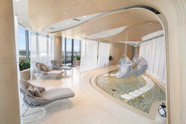 Building Photo - 1000 Brickell Plaza