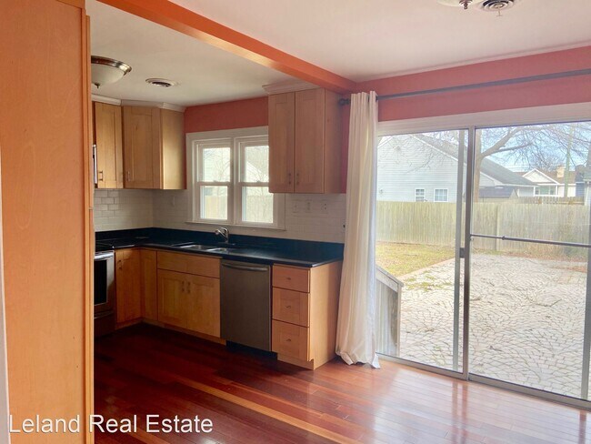 Building Photo - 4 br, 3 bath House - 1724 Sparrow Road