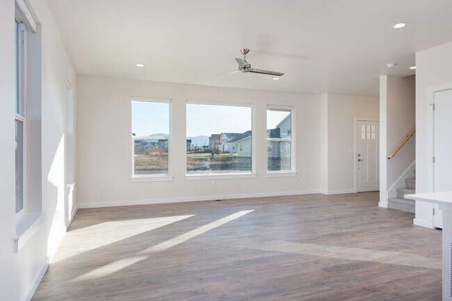 Building Photo - 5575 Westmorland Dr