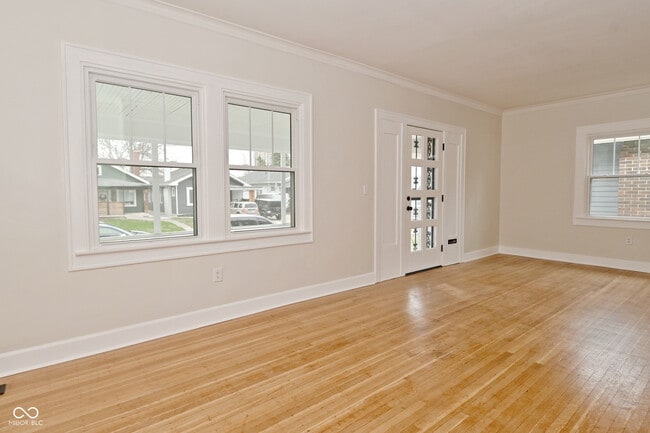 Building Photo - 3928 N Kenwood Ave