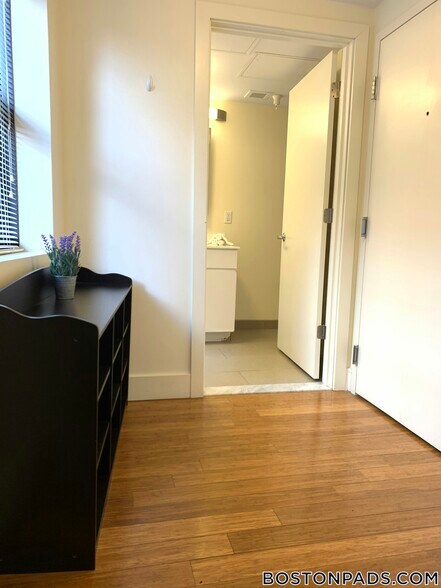 Building Photo - 8 Winter St