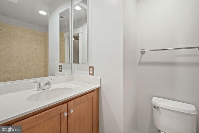 Building Photo - 2735 Cassedy St