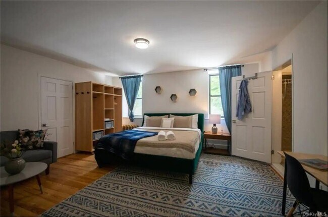 Building Photo - 10 Twin Lakes Rd