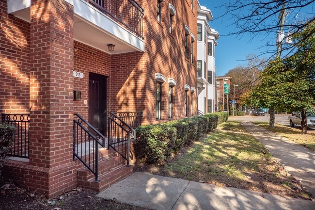 Building Photo - 915 Colley Ave