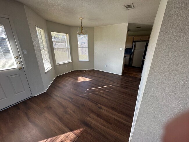 Building Photo - AVAILABLE NOW! - 2 WEEKS FREE!