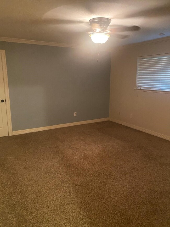 Building Photo - 3206 Vandyke Dr