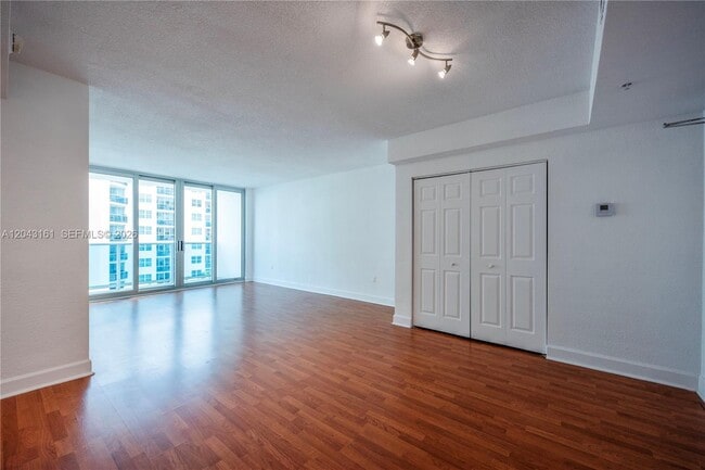 Building Photo - 7501 E Treasure Dr