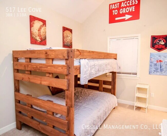 Building Photo - 517 Lee Cove