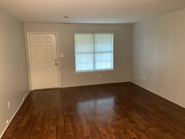 Building Photo - 71 Rushwood Dr