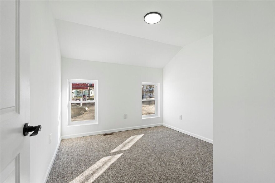 Building Photo - 53 Owasco St