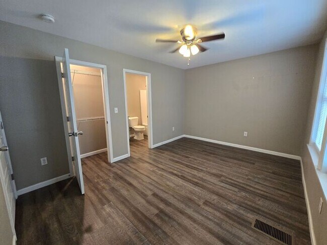 Building Photo - Your Winter Shared Housing Solution – Comfort, Convenience, and Savings!