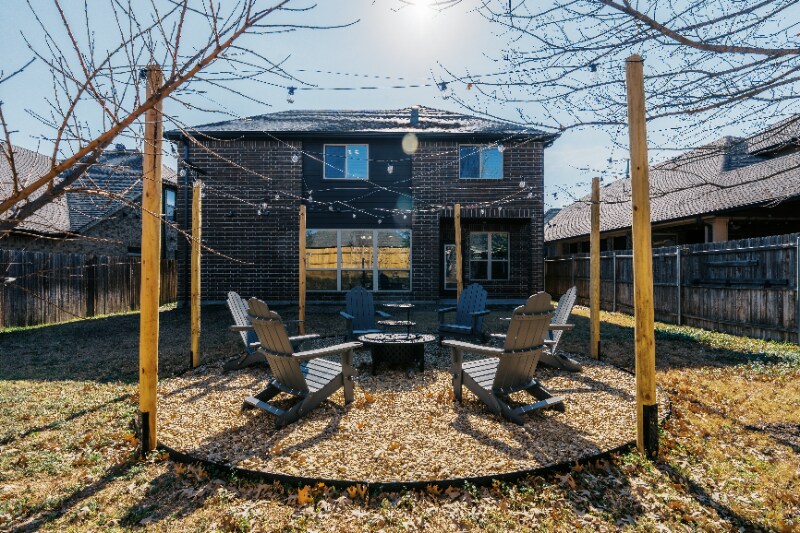 Building Photo - 728 Chatsworth Dr