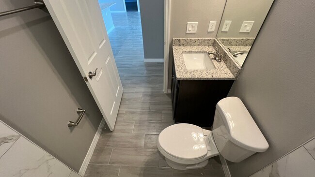 Building Photo - Spacious 3BD/2BA Palm Bay Home – Modern Comfort & Great Location!