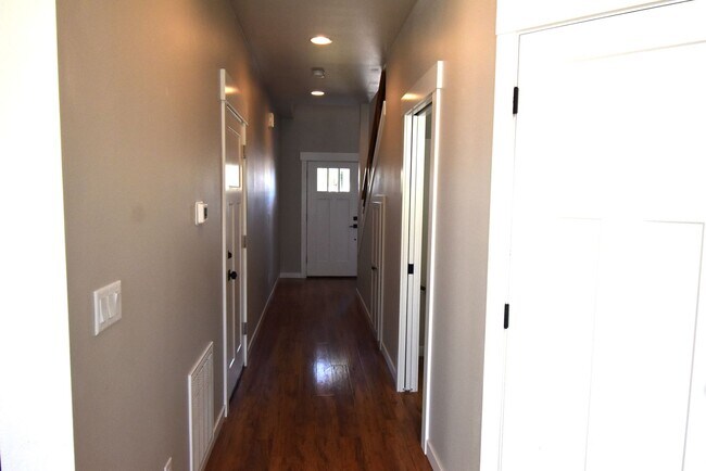 Building Photo - 556-558 Harrison St.