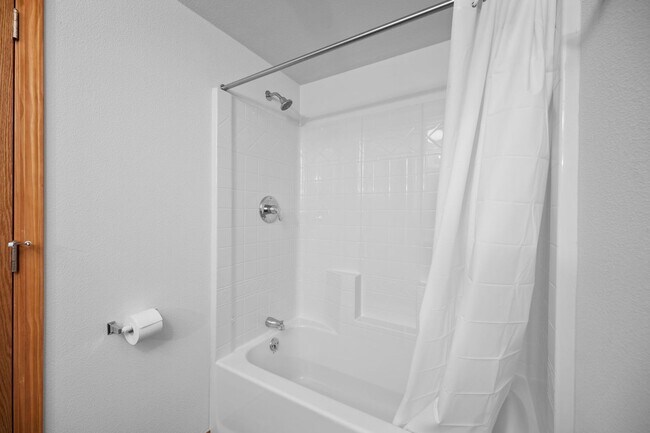 Building Photo - Brand New University District Home - Conve...