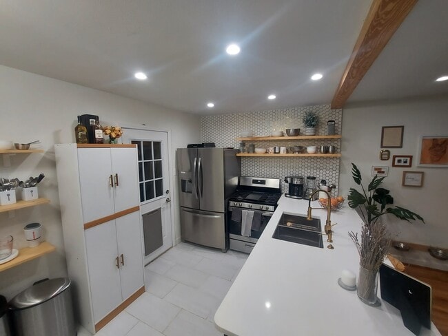 Building Photo - 1850 Portsmouth St