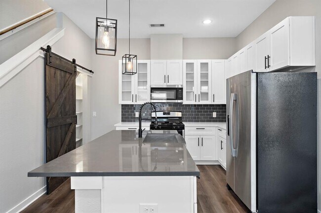 Building Photo - 8474 Berry Grn Ln