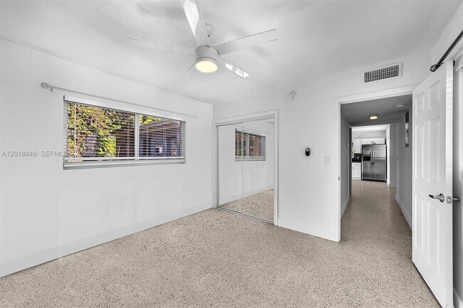 Building Photo - 1550 SW 23rd Ct