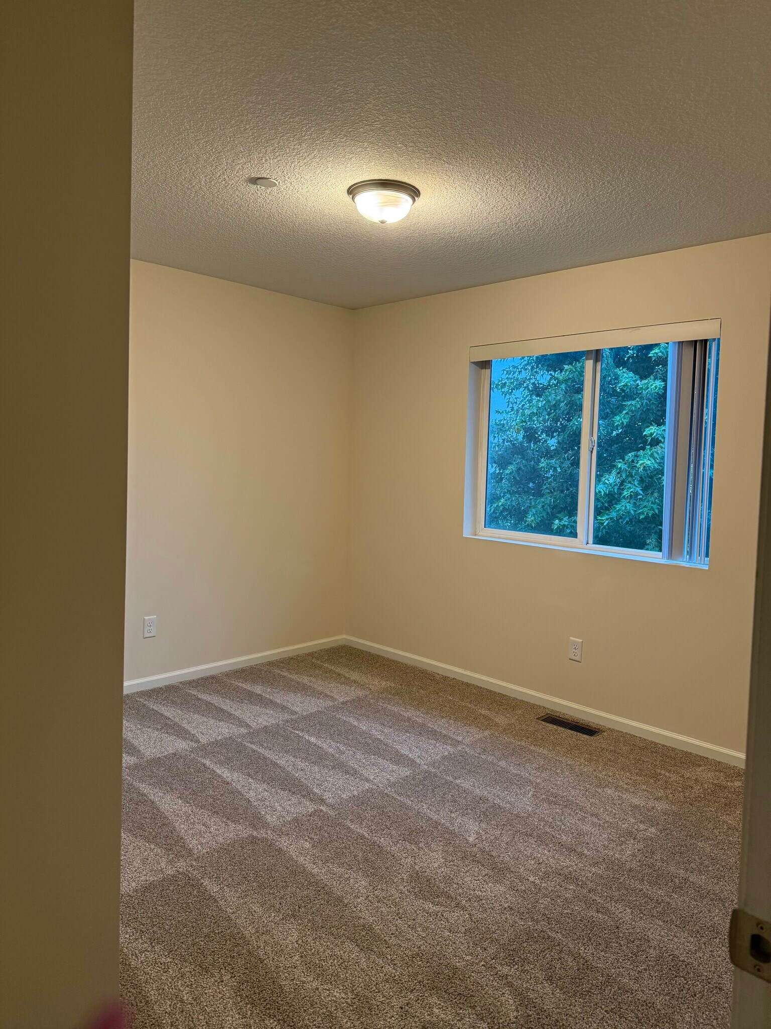 BEDROOM 1 UPPER - 1607 15th Ave N