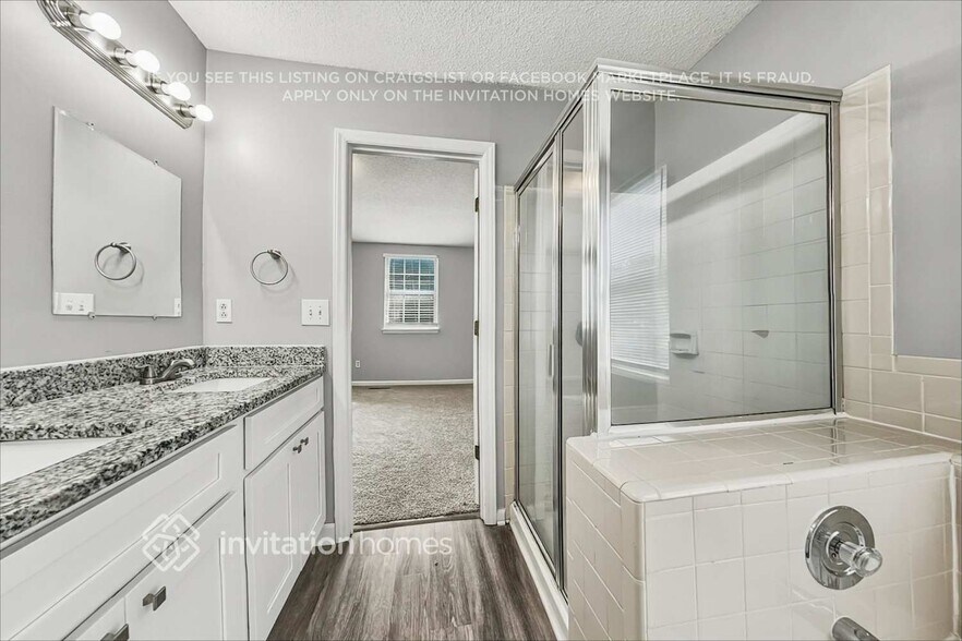 Building Photo - 3939 Armitage Dr