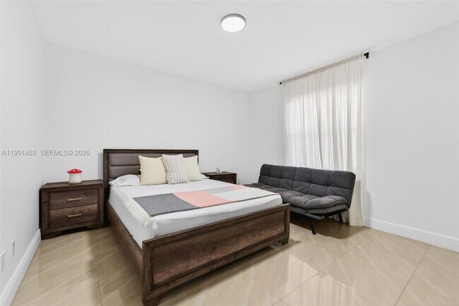 Building Photo - 1750 W 46th St