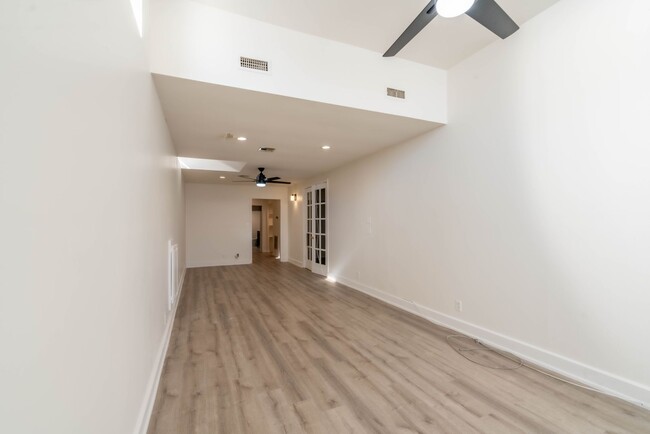Building Photo - W 14th St Duplex