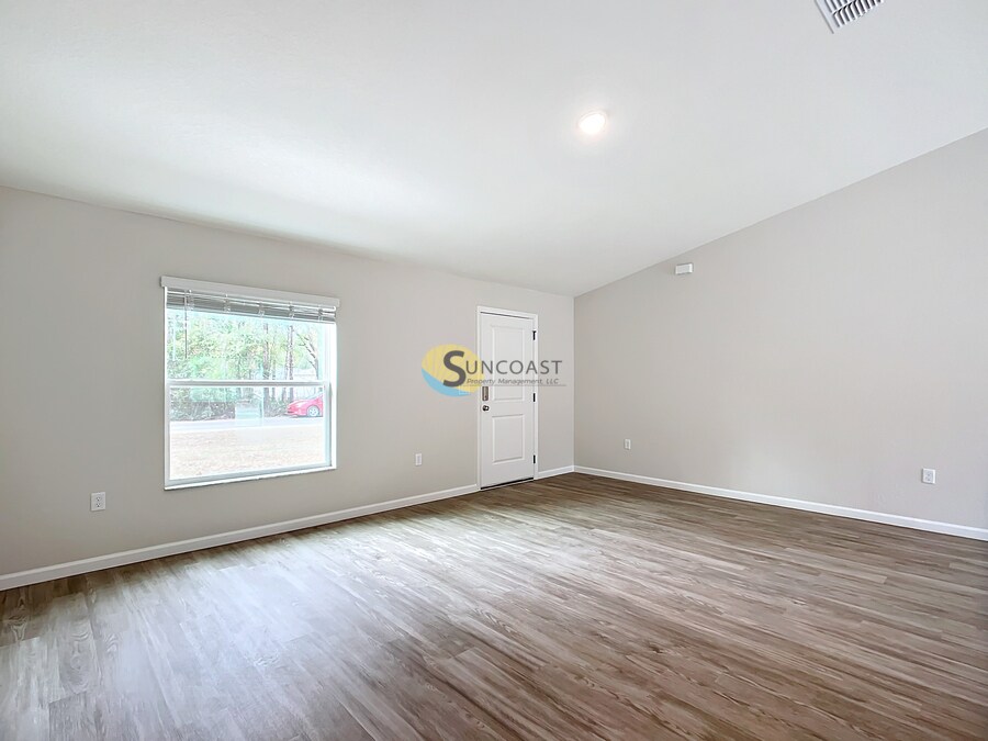 Building Photo - 9 Locust Course Ln