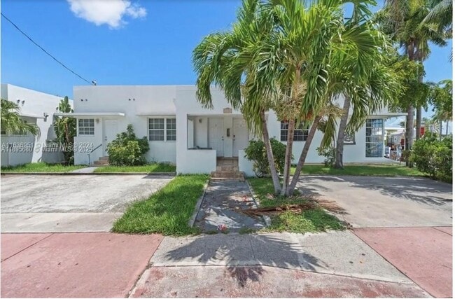 Building Photo - 2101 Bay Dr