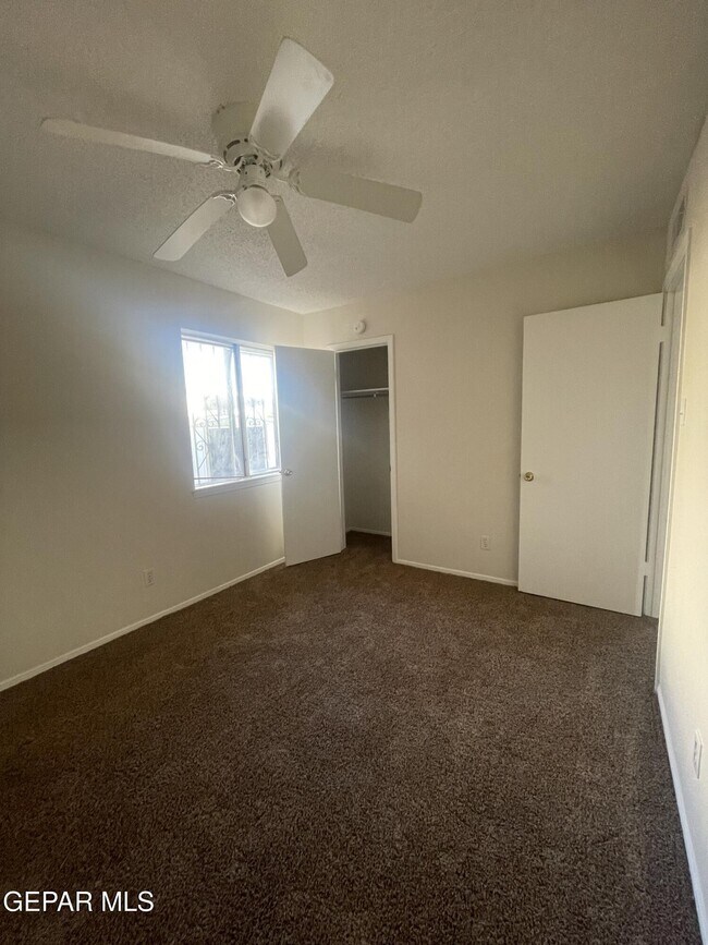 Building Photo - 5761 Longview Dr