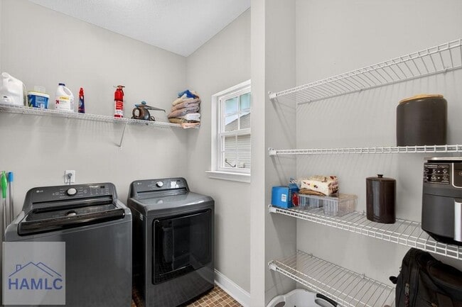 Building Photo - 245 Alcott Cir