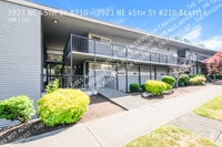 Building Photo - 3923 NE 45th St