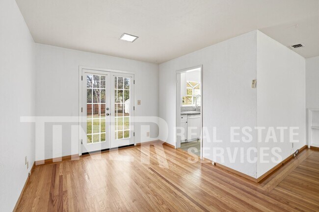 Building Photo - 2407 Sandringham Rd