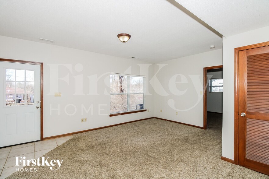 Building Photo - 410 N Titus Ave