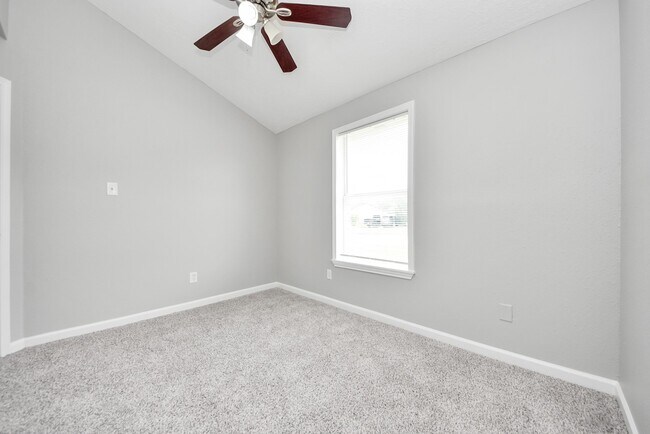 Building Photo - 10603 Thorncliff Dr