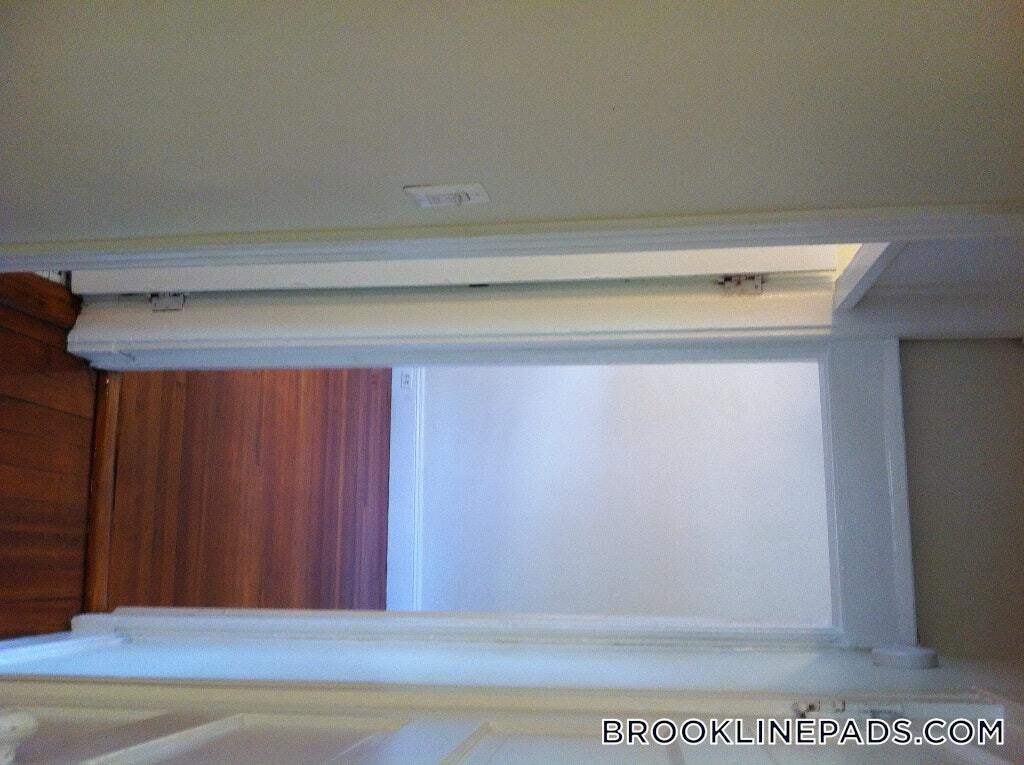 Building Photo - 208 Winthrop Rd