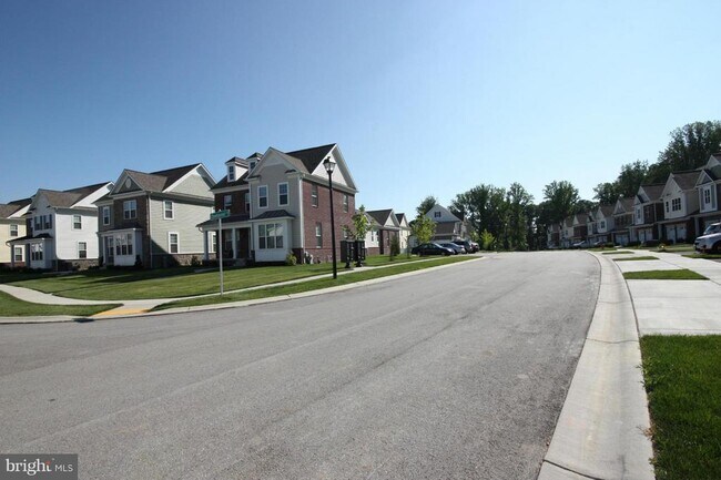 Building Photo - 10916 Fairmont Ln