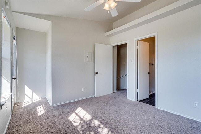 Building Photo - 1824 River Crossing Cir