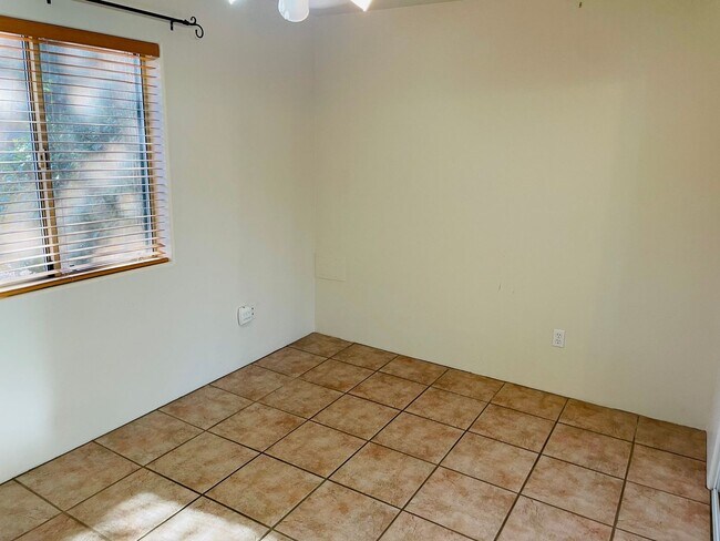 Building Photo - Village Of Oak Creek