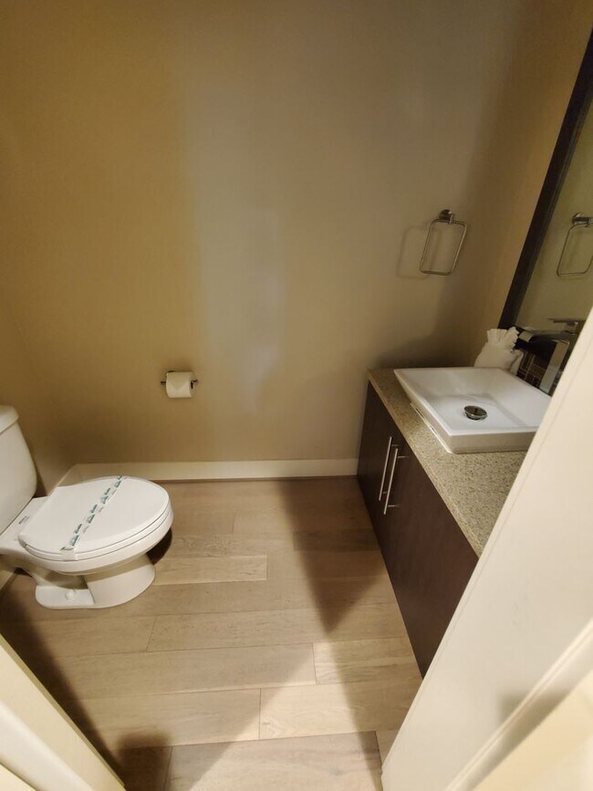 Building Photo - Spacious, Modern Living full of luxurious details!